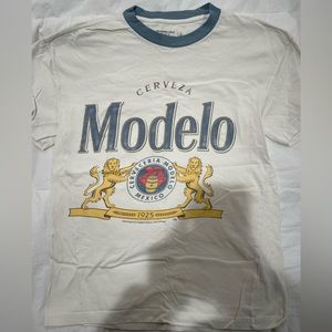 Modelo Abercrombie & Fitch Graphic